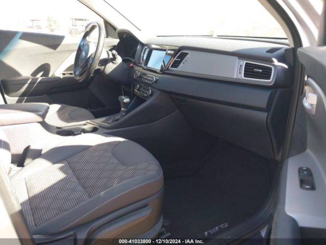 KNDCB3LC0J5207491 KIA NIRO LX
