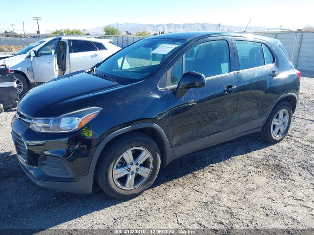 Chevrolet TRAX LS 2019 3GNCJKSB8KL352938 Image 2
