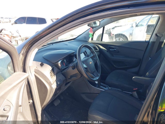 Chevrolet TRAX LS 2019 3GNCJKSB8KL352938 Image 5