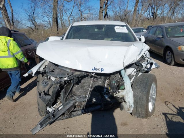 1C4RJFAG3JC166337 Jeep Grand Cherokee Laredo E 4x4