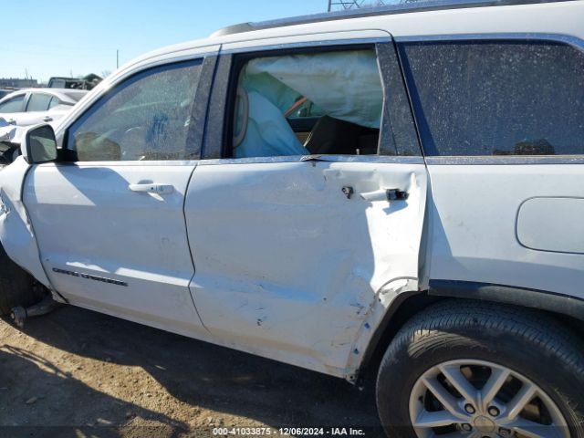 1C4RJFAG3JC166337 Jeep Grand Cherokee Laredo E 4x4