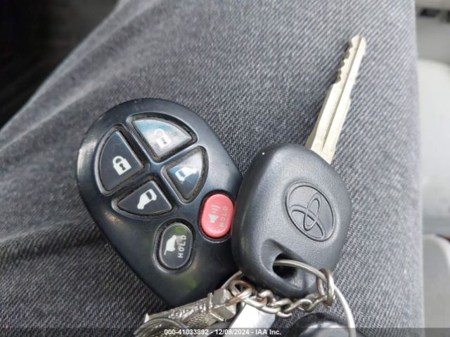 5TDYK3DC6ES502583 Toyota Sienna Xle V6 8 Passenger