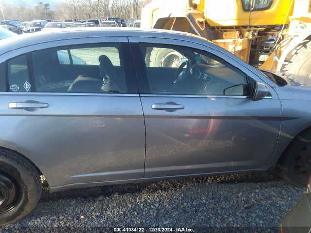 1C3CCBAB0EN124865 Chrysler 200 LX