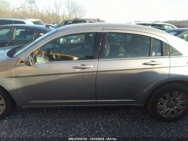 1C3CCBAB0EN124865 Chrysler 200 LX