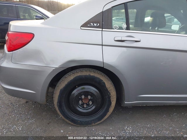 1C3CCBAB0EN124865 Chrysler 200 LX