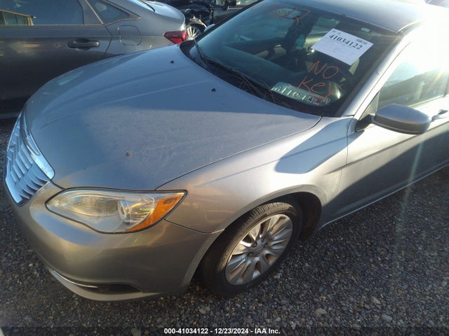 1C3CCBAB0EN124865 Chrysler 200 LX