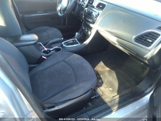 1C3CCBAB0EN124865 Chrysler 200 LX