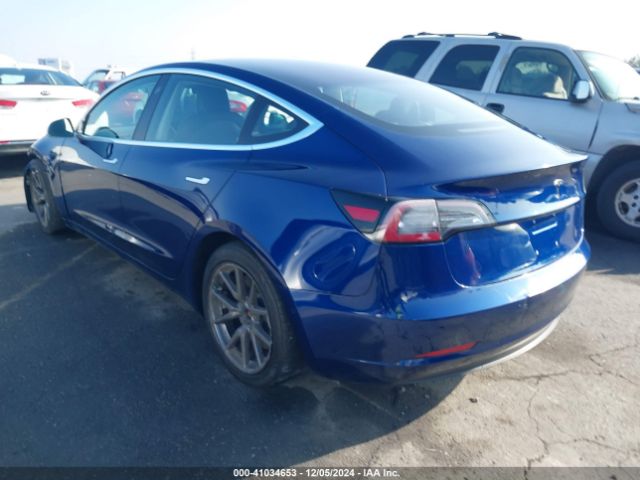 2018 TESLA MODEL 3 5YJ3E1EA6JF038115 Photo 2