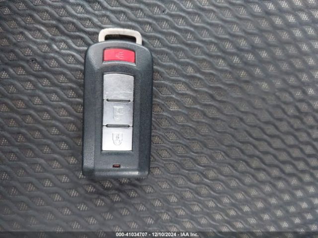 JA4AZ3A38GZ017519 Mitsubishi Outlander Se