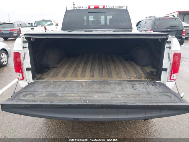 1C6RR7NT1JS146784 RAM 1500 Laramie  4x4 5'7 Box