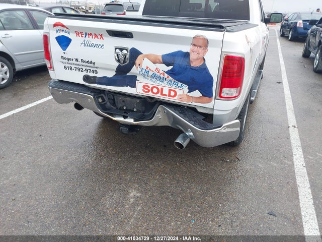 1C6RR7NT1JS146784 RAM 1500 Laramie  4x4 5'7 Box