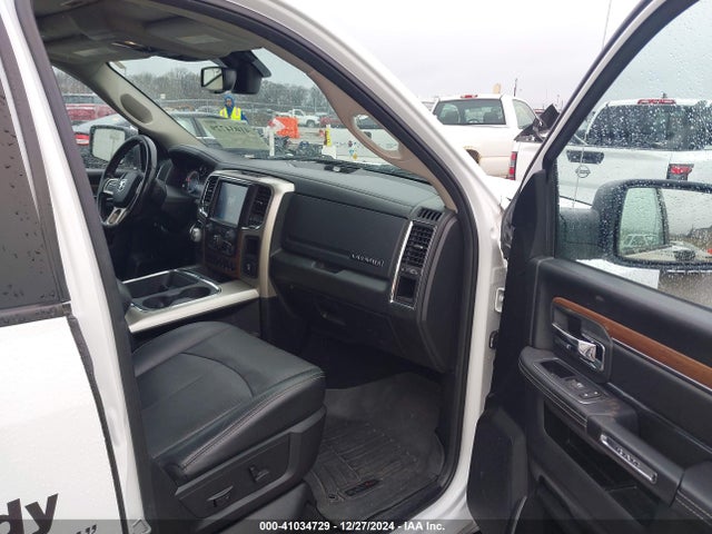 1C6RR7NT1JS146784 RAM 1500 Laramie  4x4 5'7 Box