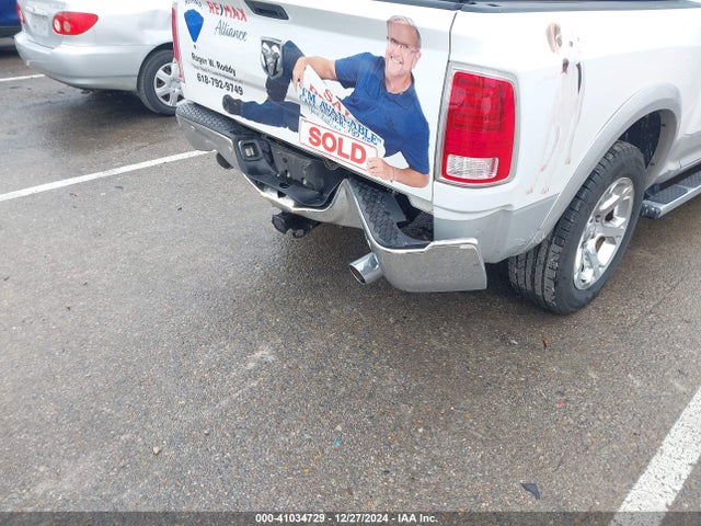 1C6RR7NT1JS146784 RAM 1500 Laramie  4x4 5'7 Box