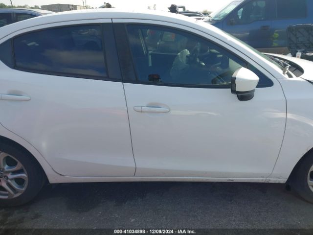 3MYDLBYV5JY308133 Toyota YARIS IA