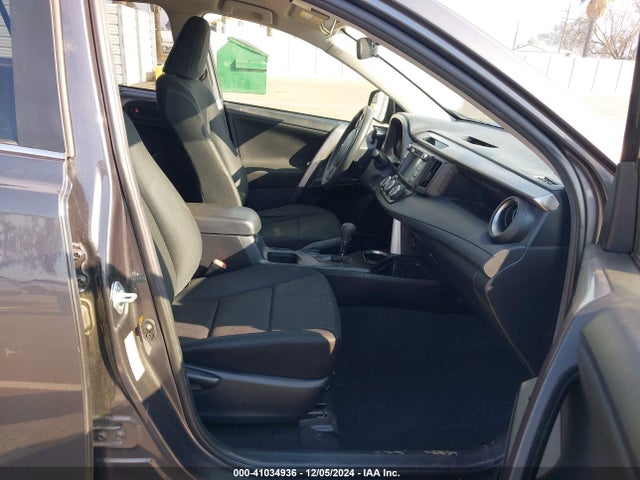 Toyota RAV4 LE 2017 JTMBFREV4HJ711996 Image 5