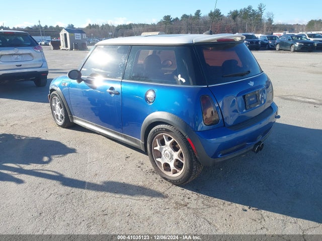 2006 MINI COOPER S WMWRE33546TL17348 Photo 2