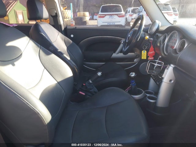 2006 MINI COOPER S WMWRE33546TL17348 Photo 4