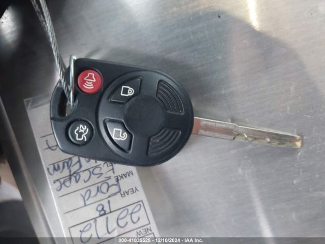 1FMCU0HD4JUB11889 Ford ESCAPE SEL
