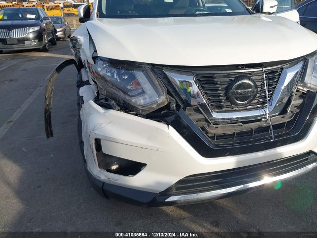 Nissan ROGUE SV 2018 5N1AT2MT1JC782333 Image 17