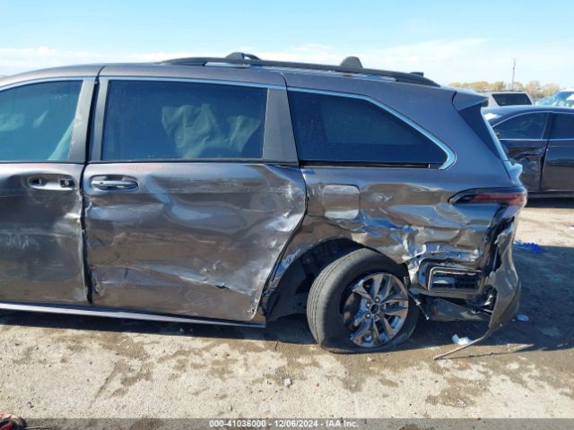 5TDYRKECXRS189502 Toyota SIENNA XLE
