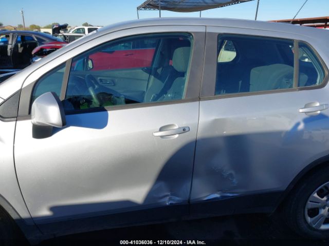 3GNCJKSB9JL372548 Chevrolet TRAX LS