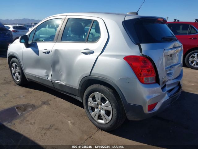 3GNCJKSB9JL372548 Chevrolet TRAX LS