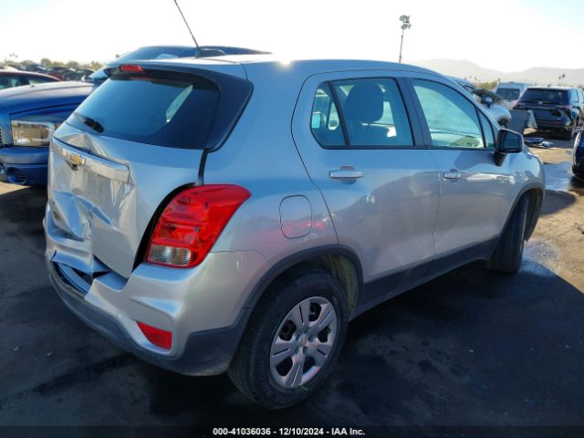 3GNCJKSB9JL372548 Chevrolet TRAX LS