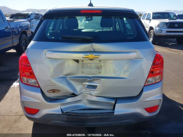 3GNCJKSB9JL372548 Chevrolet TRAX LS