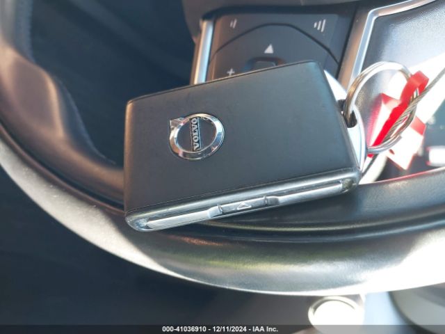 2018 VOLVO XC60 LYV102RK6JB106557 Photo 10