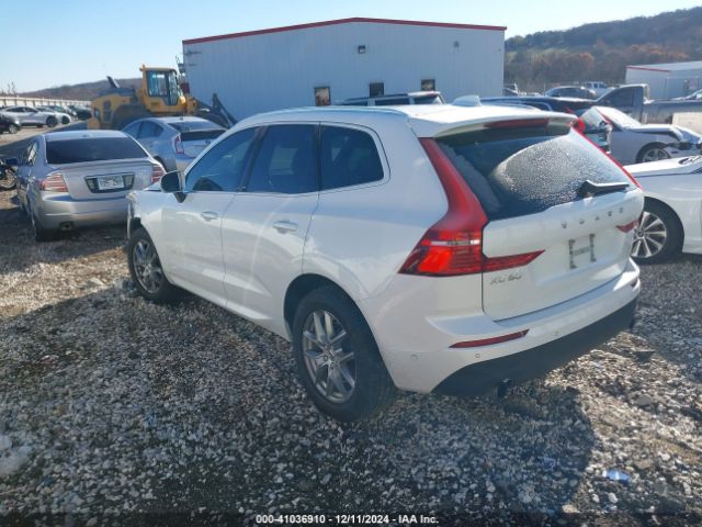 2018 VOLVO XC60 LYV102RK6JB106557 Photo 2