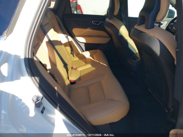 2018 VOLVO XC60 LYV102RK6JB106557 Photo 7