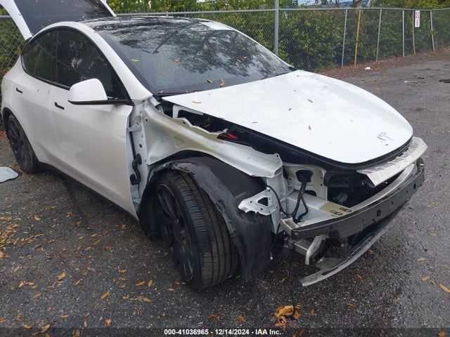 7SAYGDEF7PF902260 Tesla Model Y Performance Dual Motor All-wheel Drive