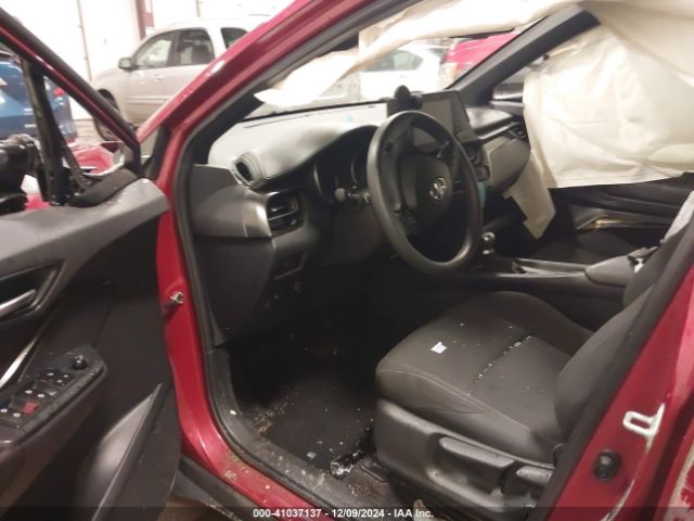 NMTKHMBX9KR092338 Toyota C-HR LE