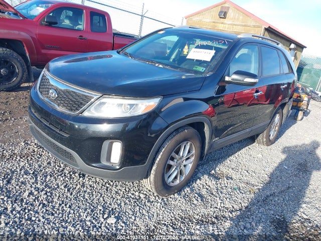 KIA Sorento Lx V6 2015 5XYKTDA78FG601680 Image 2