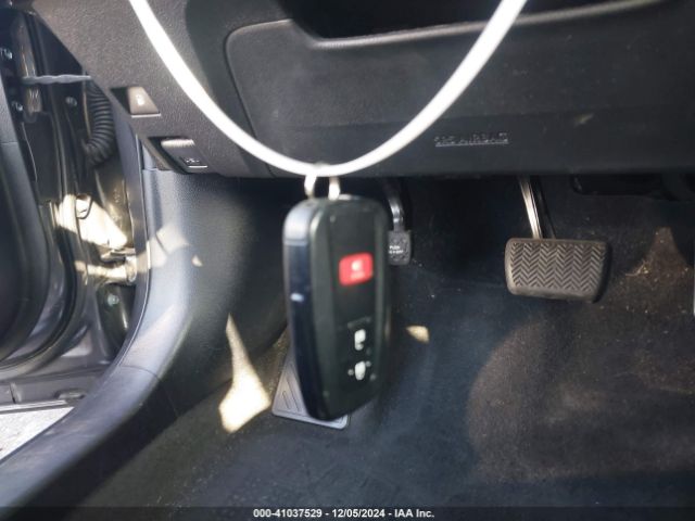 JTDKARFU2K3096963 Toyota Prius Le