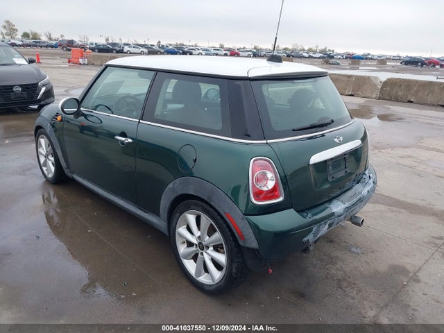 2012 MINI COOPER WMWSU3C58CT261625 Photo 2