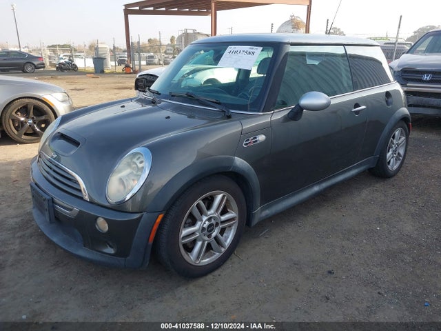 2006 MINI COOPER S WMWRE33516TJ35686 Photo 1