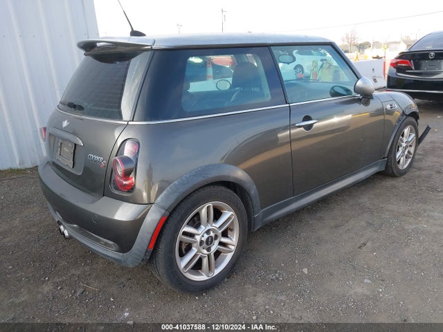 2006 MINI COOPER S WMWRE33516TJ35686 Photo 3