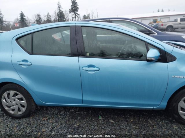 JTDKDTB39F1098616 Toyota Prius C Two