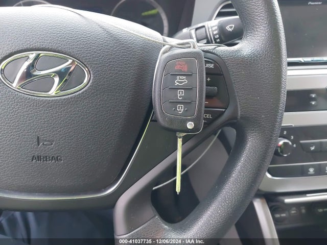 Hyundai Sonata 2016 5NPE24AF9GH417818 Image 11