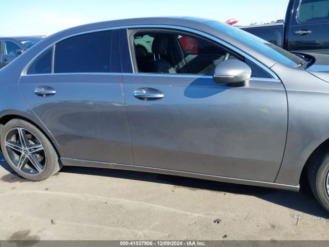 WDD3G4EB0KW027716 Mercedes-Benz A 220
