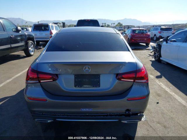 WDD3G4EB0KW027716 Mercedes-Benz A 220