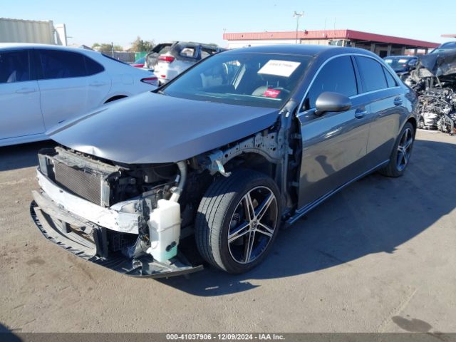 WDD3G4EB0KW027716 Mercedes-Benz A 220