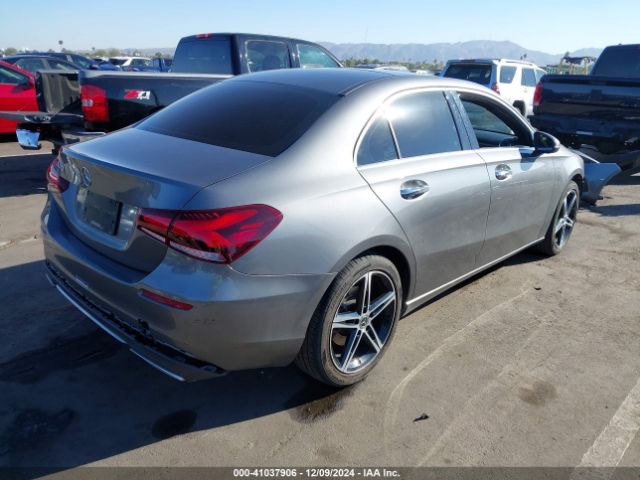 WDD3G4EB0KW027716 Mercedes-Benz A 220