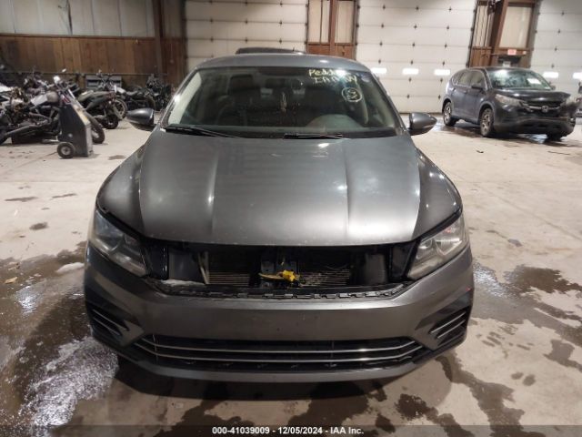 1VWAT7A35GC034762 Volkswagen Passat 1.8t R-line