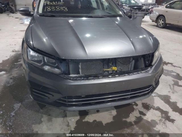 1VWAT7A35GC034762 Volkswagen Passat 1.8t R-line
