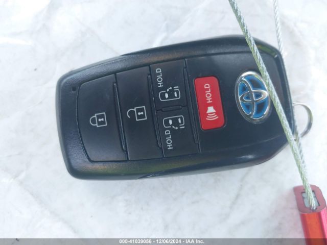 5TDKSKFC9RS120860 Toyota SIENNA LE