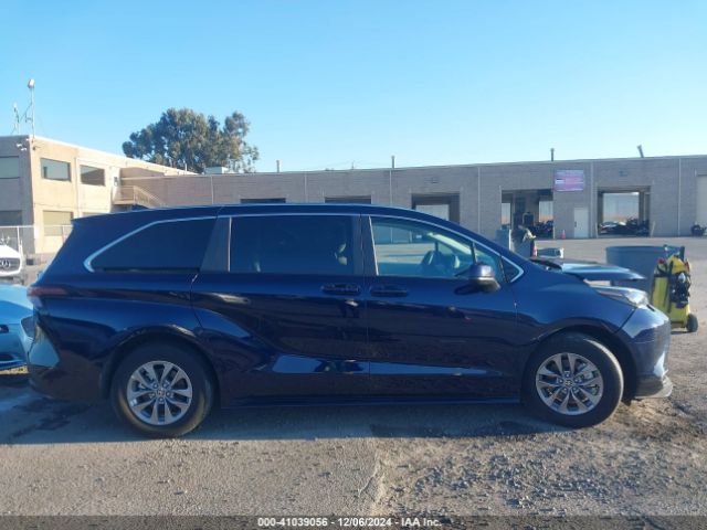 5TDKSKFC9RS120860 Toyota SIENNA LE