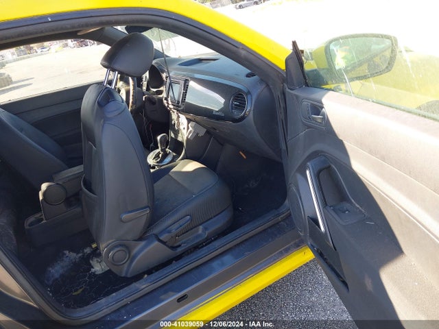 3VWFD7AT8JM728760 Volkswagen Beetle 2.0t Coast/2.0t S