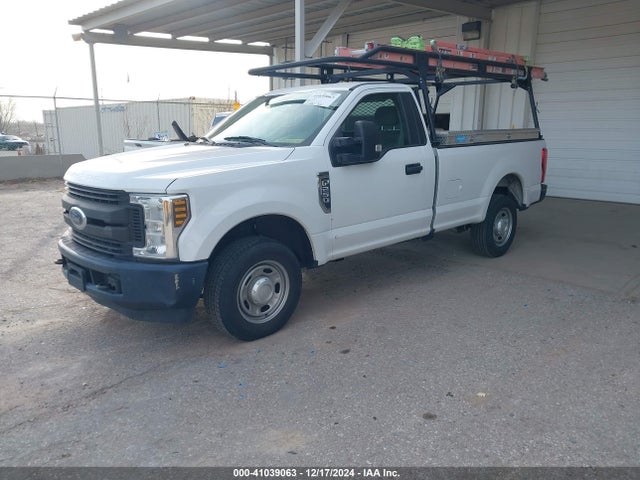 Ford F-250 Xl 2018 1FTBF2A61JEC47943 Image 2
